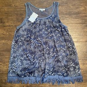 NWT 🌼 Beautiful Adore Top!